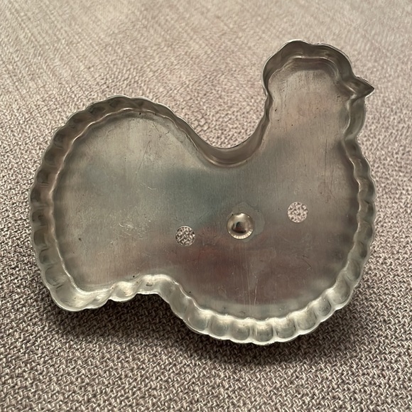Vintage Aluminum Rooster Farmhouse Cookie Cutter with Green Wood Handle - Picture 3 of 9